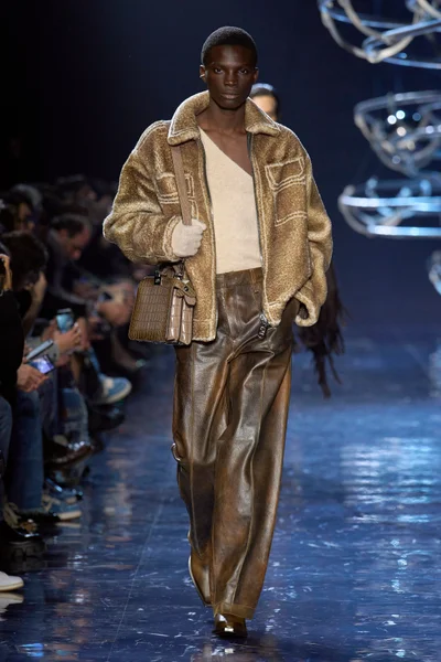 Look 10